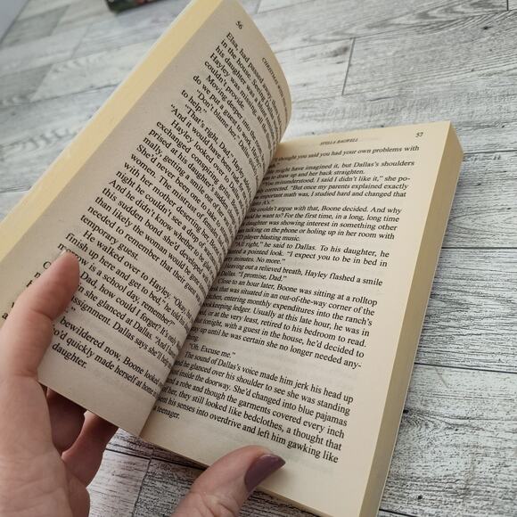 Christmas with the Mustang Man by Stella Bagwell 2011 Harlequin Romance - Picture 4 of 11